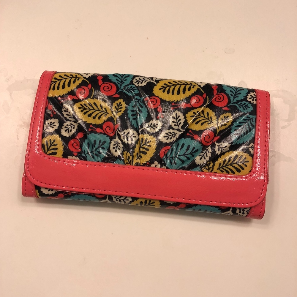 Vera Bradley Front Row Wallet - Happy Snails
